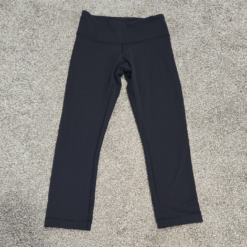Lululemon Cropped Low Rise Black Leggings Size 2